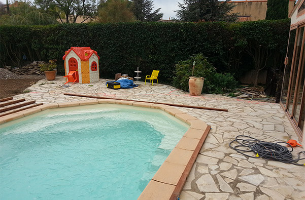 Fondation de terrasse bois et contour piscine