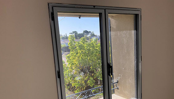 Fourtinure et pose de menuiserie, étape 1 Pose de fenêtre en PVC, aluminium ou bois